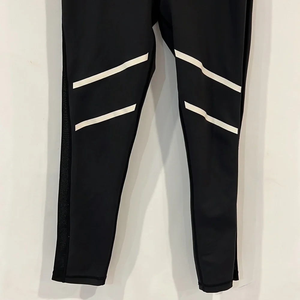 Zyia Active Black mesh Reflective Light and Tight Hi-Rise 7/8 leggings size 6-8 - Picture 10 of 14